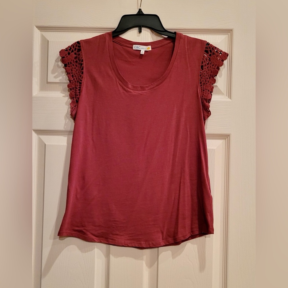Women's C&C Burgundy Red Scoop Neck Crochet Short Sleeve Top size Small